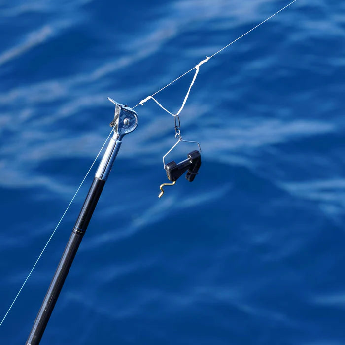 Aftco Goldfinger Outrigger Clip